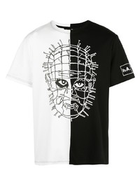 weißes und schwarzes bedrucktes T-Shirt mit einem Rundhalsausschnitt von Haculla
