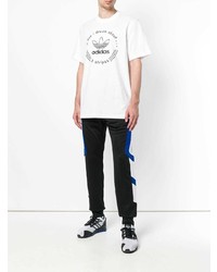 weißes und schwarzes bedrucktes T-Shirt mit einem Rundhalsausschnitt von adidas