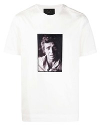 weißes und schwarzes bedrucktes T-Shirt mit einem Rundhalsausschnitt von Limitato