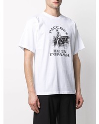 weißes und schwarzes bedrucktes T-Shirt mit einem Rundhalsausschnitt von PACCBET