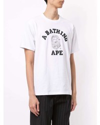 weißes und schwarzes bedrucktes T-Shirt mit einem Rundhalsausschnitt von A Bathing Ape