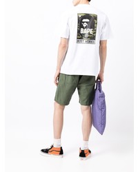 weißes und schwarzes bedrucktes T-Shirt mit einem Rundhalsausschnitt von A Bathing Ape