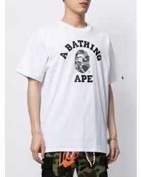 weißes und schwarzes bedrucktes T-Shirt mit einem Rundhalsausschnitt von A Bathing Ape