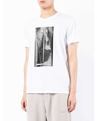 weißes und schwarzes bedrucktes T-Shirt mit einem Rundhalsausschnitt von Armani Exchange