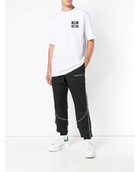 weißes und schwarzes bedrucktes T-Shirt mit einem Rundhalsausschnitt von MSGM