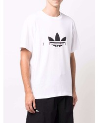 weißes und schwarzes bedrucktes T-Shirt mit einem Rundhalsausschnitt von adidas