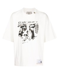 weißes und schwarzes bedrucktes T-Shirt mit einem Rundhalsausschnitt von Maison Mihara Yasuhiro