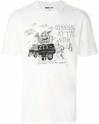 weißes und schwarzes bedrucktes T-Shirt mit einem Rundhalsausschnitt von McQ