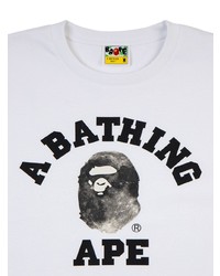 weißes und schwarzes bedrucktes T-Shirt mit einem Rundhalsausschnitt von A Bathing Ape