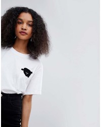 weißes und schwarzes bedrucktes T-Shirt mit einem Rundhalsausschnitt von Monki