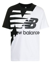 weißes und schwarzes bedrucktes T-Shirt mit einem Rundhalsausschnitt von New Balance