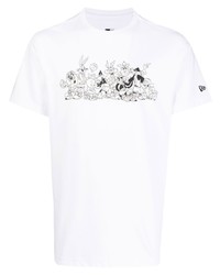 weißes und schwarzes bedrucktes T-Shirt mit einem Rundhalsausschnitt von New Era Cap