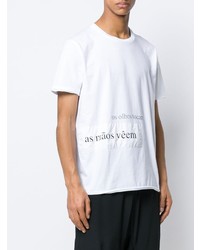 weißes und schwarzes bedrucktes T-Shirt mit einem Rundhalsausschnitt von Inês Torcato