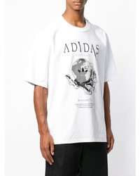 weißes und schwarzes bedrucktes T-Shirt mit einem Rundhalsausschnitt von adidas