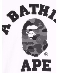 weißes und schwarzes bedrucktes T-Shirt mit einem Rundhalsausschnitt von A Bathing Ape