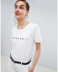 weißes und schwarzes bedrucktes T-Shirt mit einem Rundhalsausschnitt von Selected