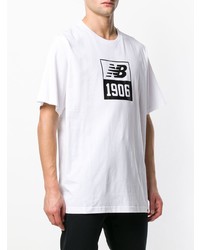 weißes und schwarzes bedrucktes T-Shirt mit einem Rundhalsausschnitt von New Balance