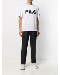 weißes und schwarzes bedrucktes T-Shirt mit einem Rundhalsausschnitt von Fila