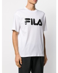 weißes und schwarzes bedrucktes T-Shirt mit einem Rundhalsausschnitt von Fila