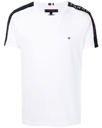 weißes und schwarzes bedrucktes T-Shirt mit einem Rundhalsausschnitt von Tommy Hilfiger