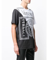 weißes und schwarzes bedrucktes T-Shirt mit einem Rundhalsausschnitt von Versace