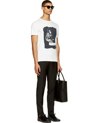 weißes und schwarzes bedrucktes T-Shirt mit einem Rundhalsausschnitt von Marc by Marc Jacobs