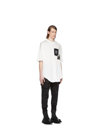 weißes und schwarzes bedrucktes T-Shirt mit einem Rundhalsausschnitt von Julius