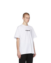 weißes und schwarzes bedrucktes T-Shirt mit einem Rundhalsausschnitt von Vetements