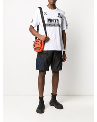 weißes und schwarzes bedrucktes T-Shirt mit einem Rundhalsausschnitt von White Mountaineering