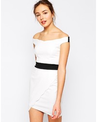 weißes und schwarzes figurbetontes Kleid