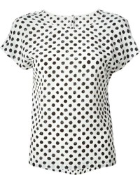 weißes und schwarzes gepunktetes T-Shirt mit einem Rundhalsausschnitt