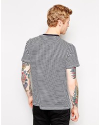 weißes und schwarzes horizontal gestreiftes T-Shirt mit einem Rundhalsausschnitt von Fred Perry