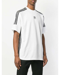 weißes und schwarzes horizontal gestreiftes T-Shirt mit einem Rundhalsausschnitt von adidas