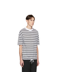 weißes und schwarzes horizontal gestreiftes T-Shirt mit einem Rundhalsausschnitt von BOSS