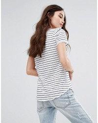 weißes und schwarzes horizontal gestreiftes T-Shirt mit einem V-Ausschnitt von Abercrombie & Fitch