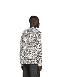 weißes und schwarzes Langarmshirt mit Leopardenmuster von Vyner Articles