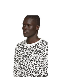 weißes und schwarzes Langarmshirt mit Leopardenmuster von Vyner Articles