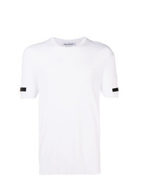 weißes und schwarzes Strick T-Shirt mit einem Rundhalsausschnitt