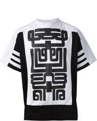 weißes und schwarzes T-Shirt mit einem Rundhalsausschnitt mit geometrischem Muster von Kokon To Zai