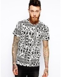 weißes und schwarzes T-Shirt mit einem Rundhalsausschnitt mit geometrischem Muster