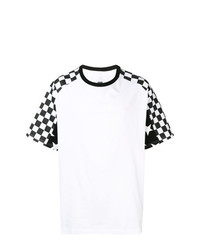 weißes und schwarzes T-Shirt mit einem Rundhalsausschnitt mit Karomuster von Facetasm