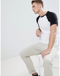 weißes und schwarzes T-Shirt mit einem Rundhalsausschnitt von ASOS DESIGN