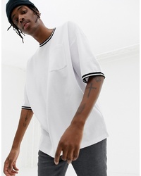 weißes und schwarzes T-Shirt mit einem Rundhalsausschnitt von ASOS DESIGN