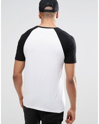 weißes und schwarzes T-Shirt mit einem Rundhalsausschnitt von Asos