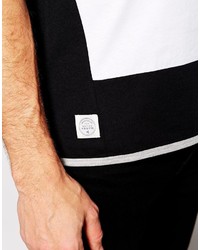 weißes und schwarzes T-Shirt mit einem Rundhalsausschnitt von NATIVE YOUTH