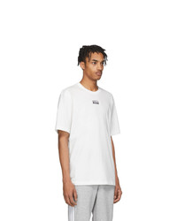 weißes und schwarzes T-Shirt mit einem Rundhalsausschnitt von adidas Originals